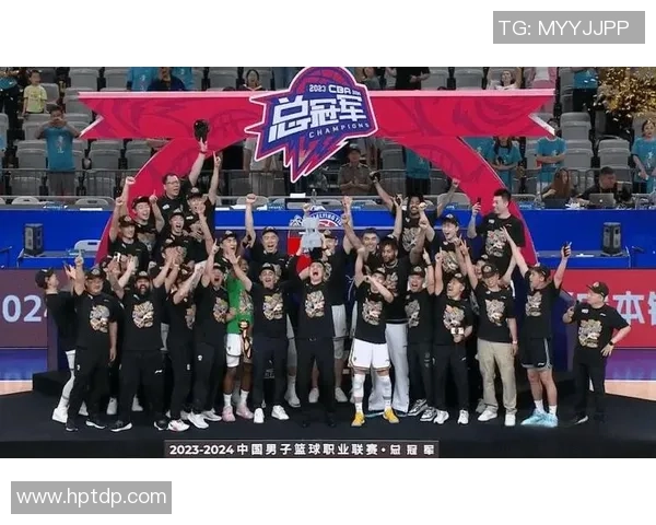 武汉篮球队荣登全国耐力排行榜第三名展现强大实力与韧性